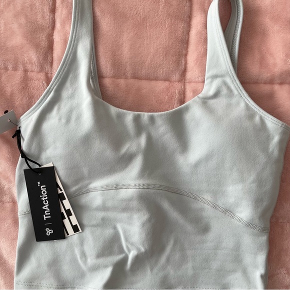 Brand new Aritzia life core sport top - Picture 3 of 4